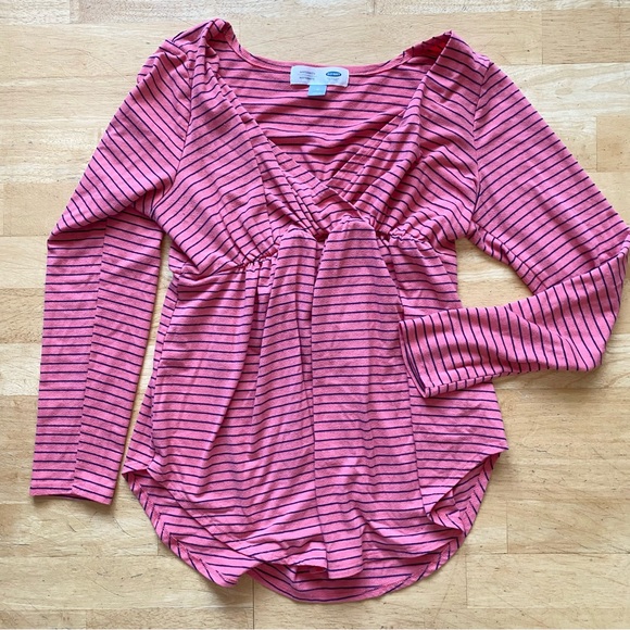 Six Piece Maternity Bundle: Tank tops, Shorts, T-Shirt, Leggings, Pajama Top - Picture 8 of 15